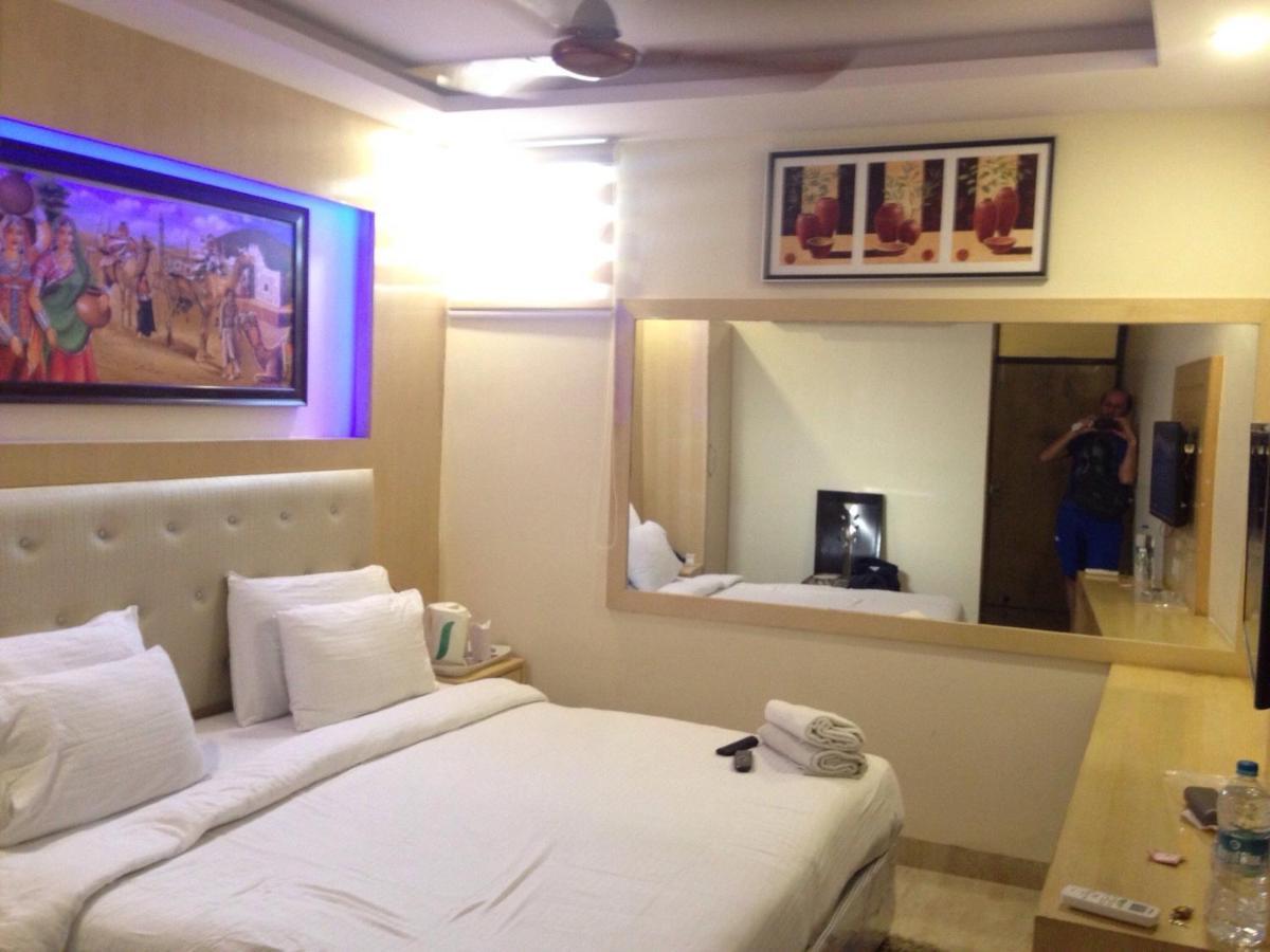 Hotel Arjun Нью-Дели Экстерьер фото