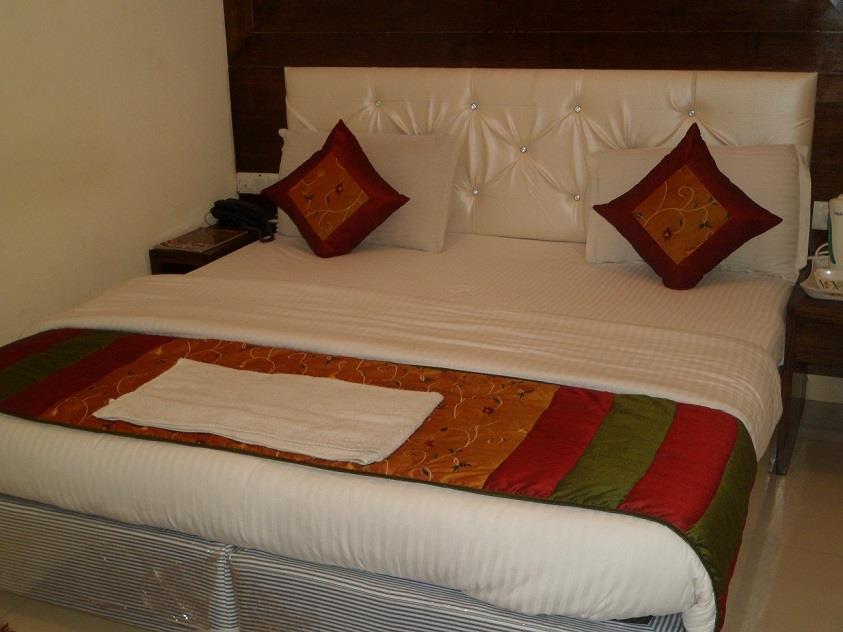 Hotel Arjun Нью-Дели Экстерьер фото