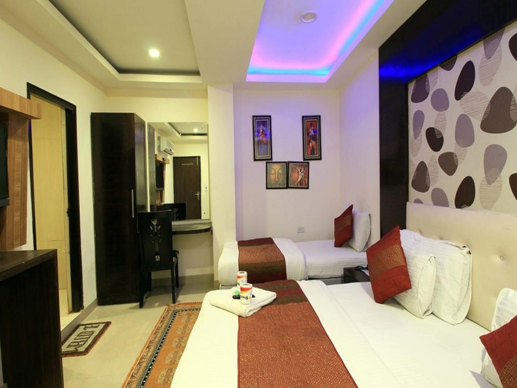 Hotel Arjun Нью-Дели Экстерьер фото