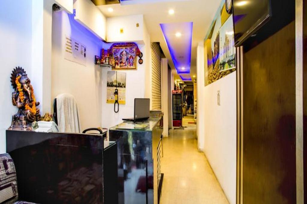 Hotel Arjun Нью-Дели Экстерьер фото
