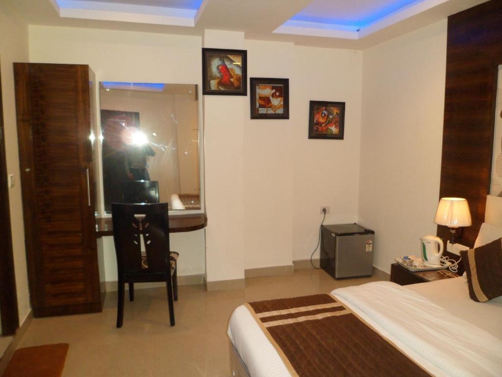 Hotel Arjun Нью-Дели Номер фото