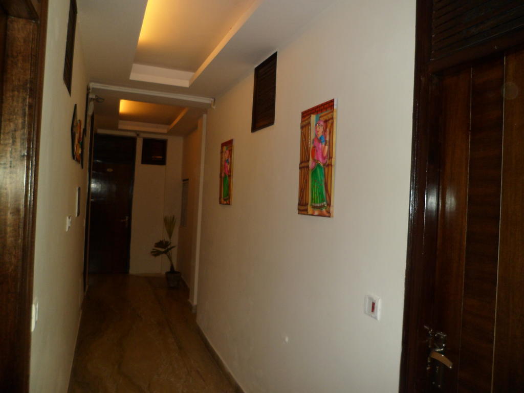 Hotel Arjun Нью-Дели Экстерьер фото