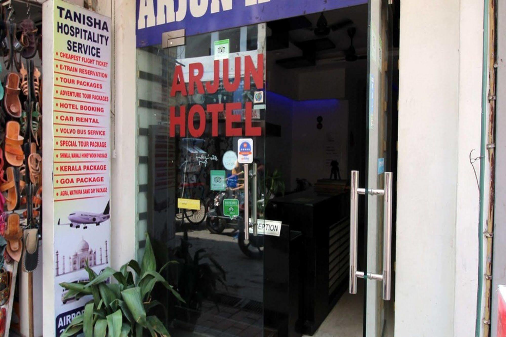 Hotel Arjun Нью-Дели Экстерьер фото