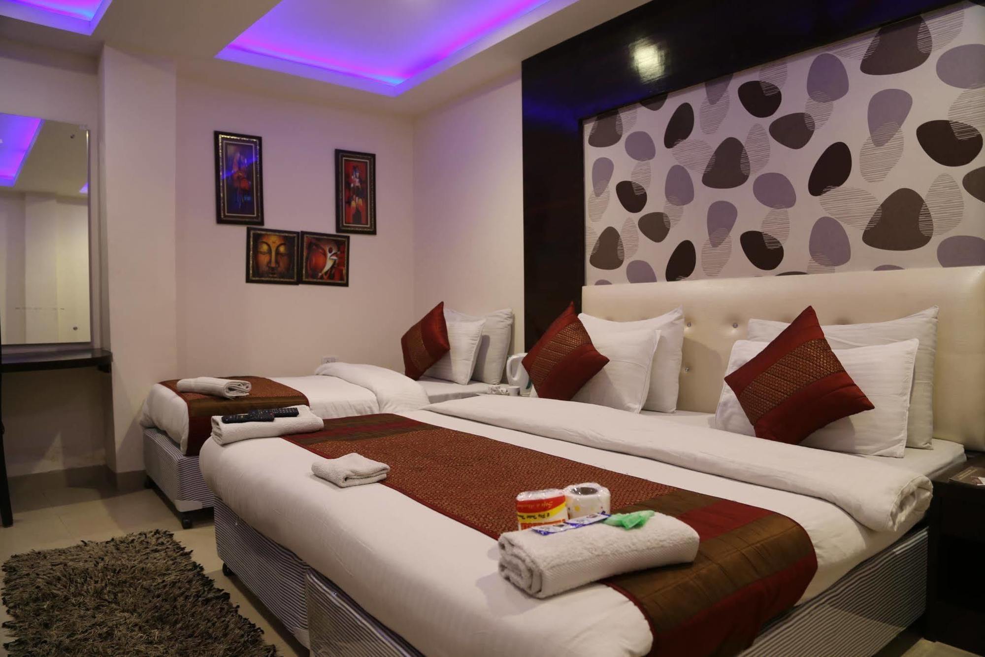 Hotel Arjun Нью-Дели Экстерьер фото